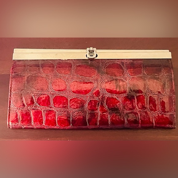 Large Women's Faux Maroon Alligator Skin Snap Closed Evening Clutch - Picture 2 of 5